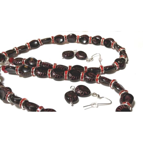 Black & Red Beaded Necklace & Earrings Set - Picture 4 of 4